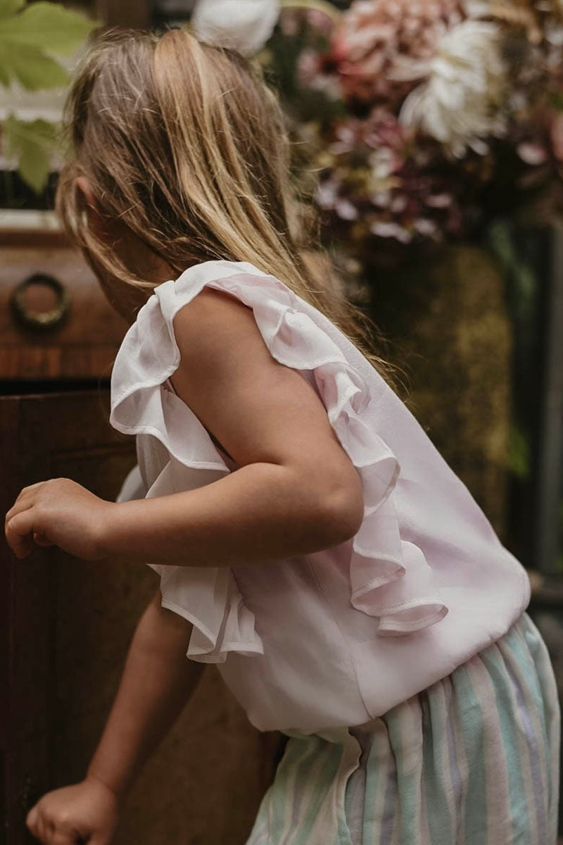 Summer Magic: A Little Outdoor Guide by LRDM Petits