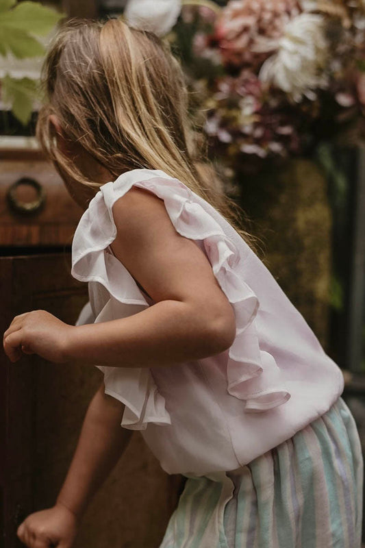 Summer Magic: A Little Outdoor Guide by LRDM Petits